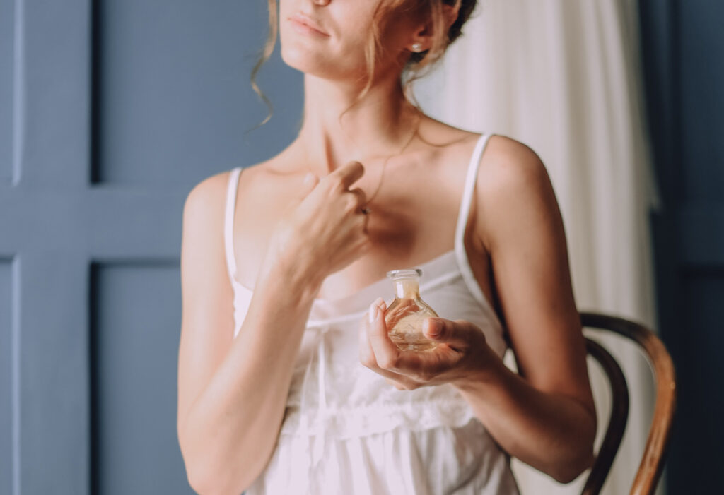 Los componentes de algunos perfumes pueden reaccionar al sol. (Fuente: Freepik/freepic diller)