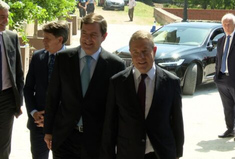 Mañueco acusa a Sánchez de tapar la corrupción y exige elecciones