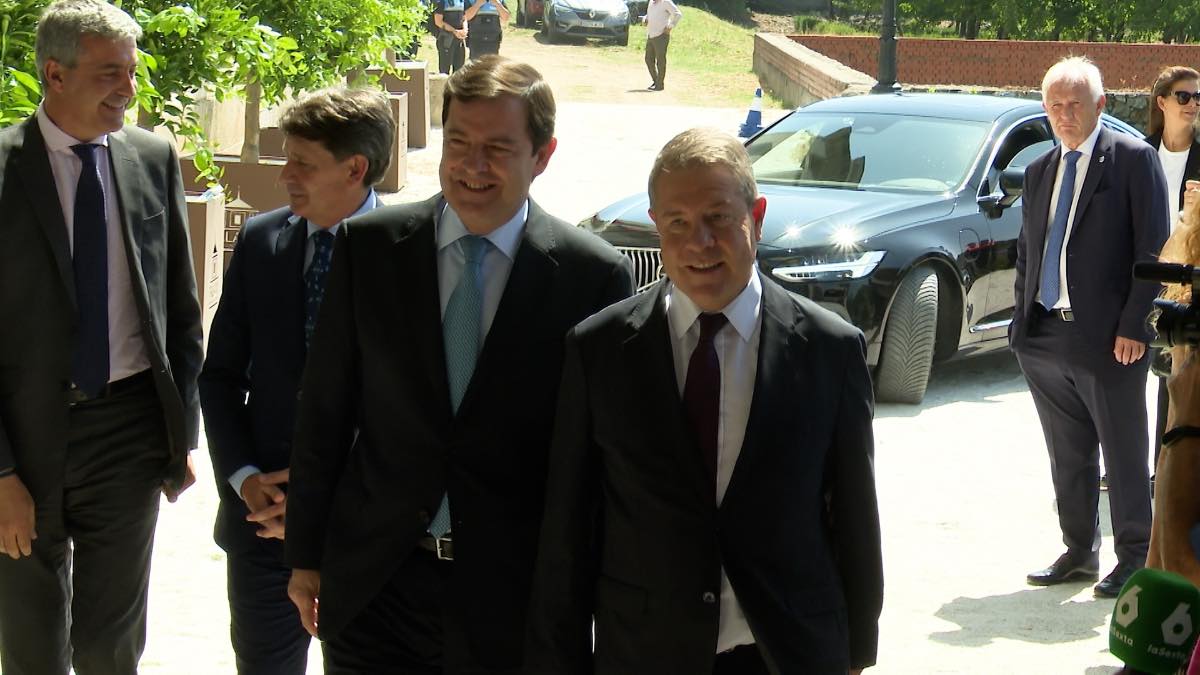 Mañueco acusa a Sánchez de tapar la corrupción y exige elecciones
