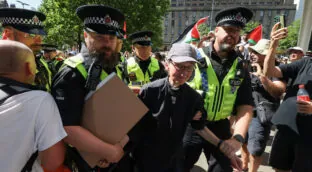 Las protestas contra la ilegalización de una ONG pro Palestina dejan 70 detenidos en Reino Unido