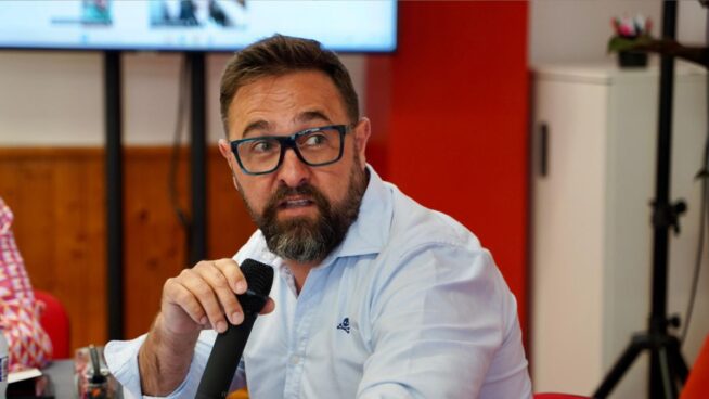 El PSOE de Tenerife expedienta a dos ediles por firmar una moción de censura a favor del PP