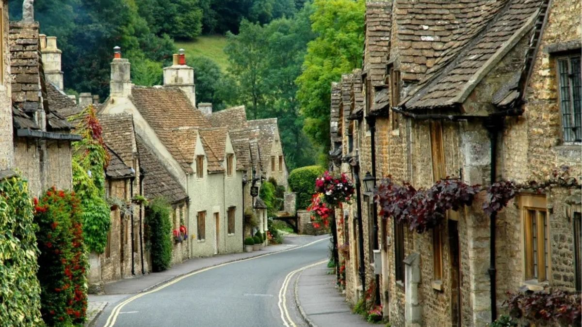 El pueblo de Londres que parece sacado de un cuento de hadas perfecto para visitar en verano