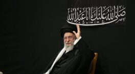El líder supremo de Irán reaparece por primera vez en público desde la guerra con Israel