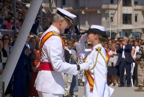 El Rey entrega a la princesa Leonor la Gran Cruz del Mérito Naval con distintivo blanco
