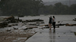 Las devastadoras inundaciones en Texas dejan ya 52 muertos, entre ellos 15 niños