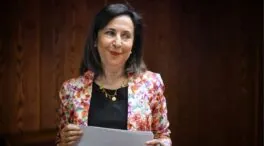 Robles sostiene que solo la UME puede atacar el fuego y acusa al PP de «demagogia»