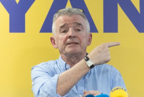 Ryanair cerró su primer trimestre fiscal con beneficios de 820 millones, un 128% más
