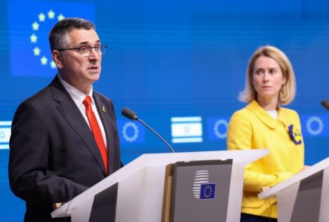 Israel se compromete con la UE a aumentar la entrega de ayuda humanitaria en Gaza
