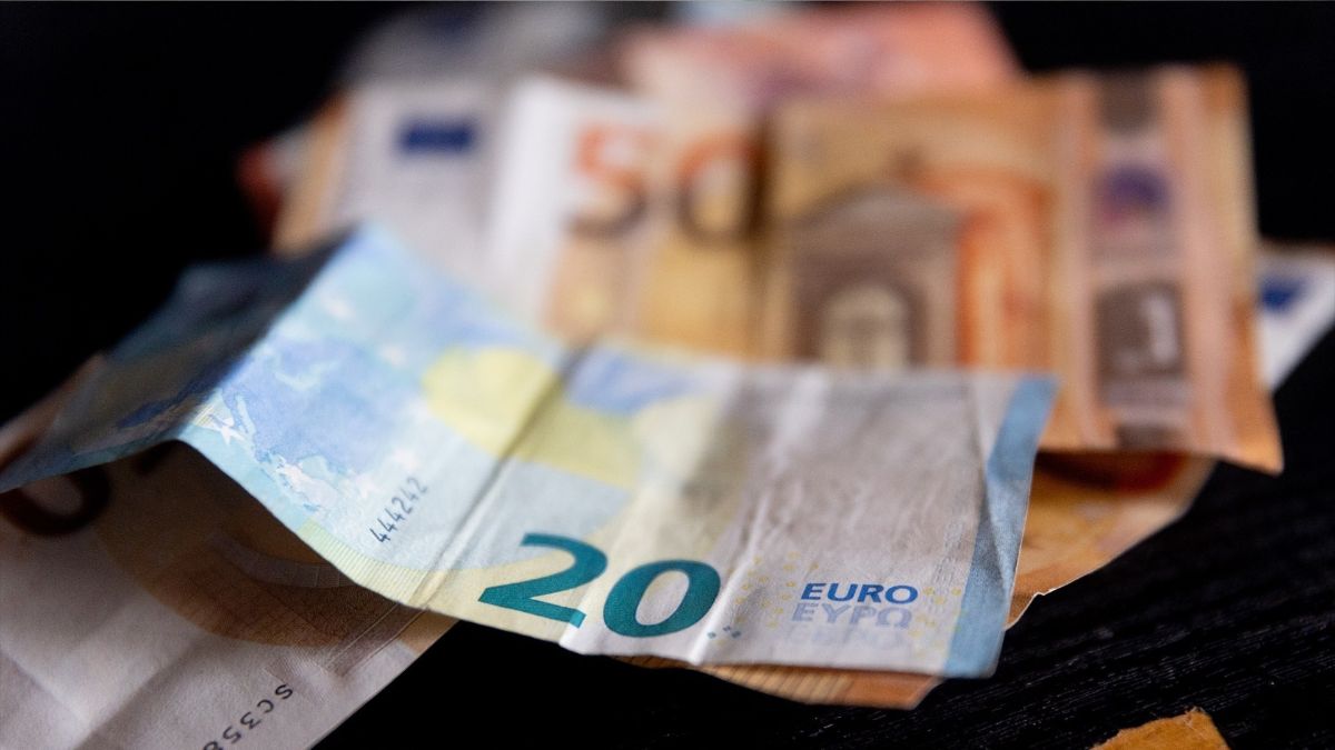 El salario bruto anual subió un 3,8% en 2024, hasta los 27.558 euros