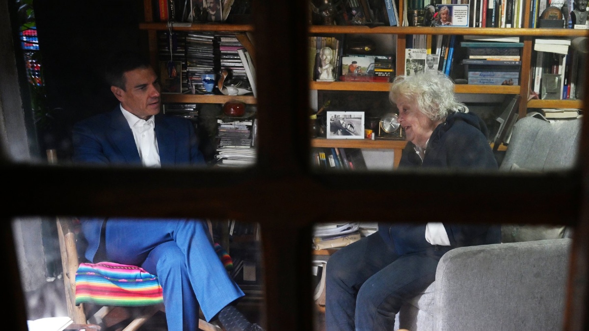 Pedro Sánchez visita a la viuda de Pepe Mujica en la última parada de su viaje a Uruguay