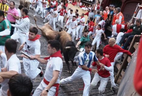 Los toros de Álvaro Núñez protagonizan un veloz tercer encierro con un herido por asta