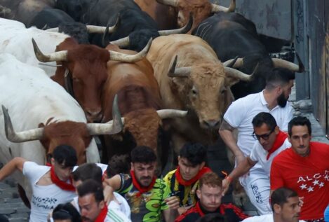Los toros de Jandilla protagonizan un veloz quinto encierro de los Sanfermines