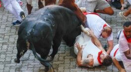 Peligroso encierro de Cebada Gago en Sanfermines, con un toro suelto desde Estafeta
