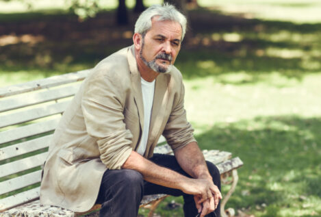 Soledad en verano, un drama silencioso en mitad del ruido: cómo afrontarla