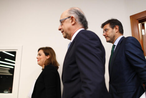 El exministro Catalá medió con Montoro para que trabajara con una empresa de apuestas