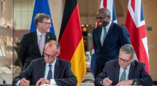 Reino Unido y Alemania firman un acuerdo de defensa mutua y de lucha contra la inmigración