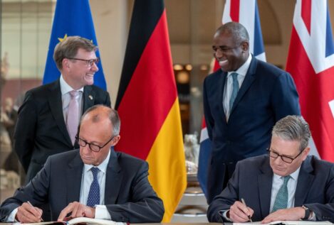 Reino Unido y Alemania firman un acuerdo de defensa mutua y de lucha contra la inmigración