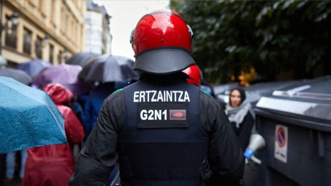 Acometida total contra la Ertzaintza
