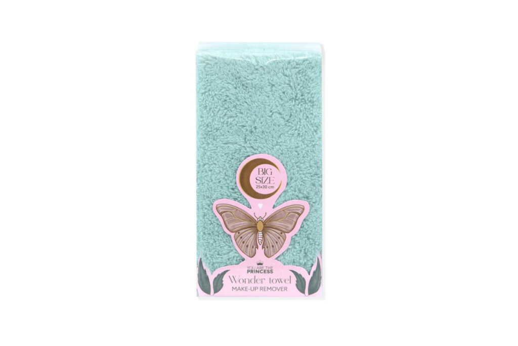 Toalla diseñada para el cuidado facial de You are The Princess. (PVP: 2.99€)