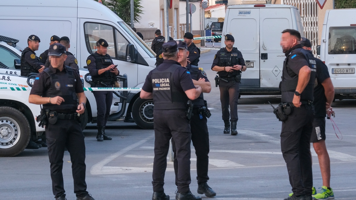 La Guardia Civil protege el barrio magrebí de Torre Pacheco antes de la manifestación