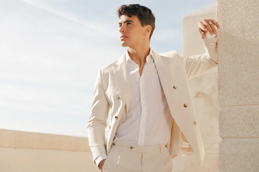 Traje de lino blanco de Boston