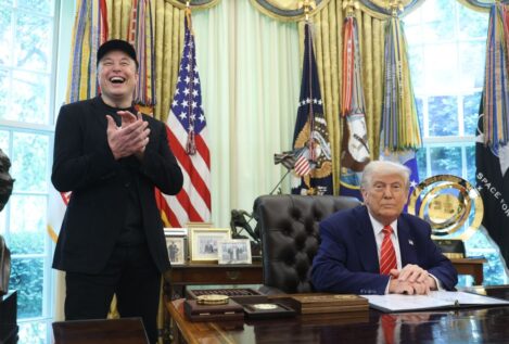Trump amenaza con retirar subvenciones a Musk: «Tendría que cerrar y volver a Sudáfrica»