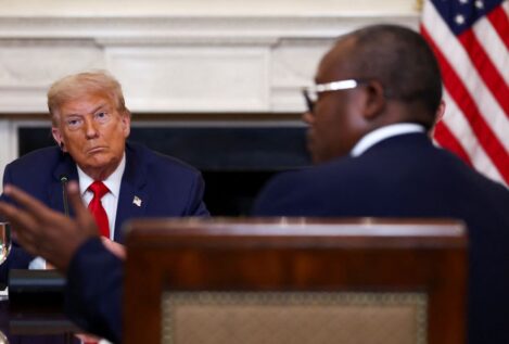 Trump elogia el «buen inglés» del presidente de Liberia, cuyo idioma oficial es el inglés