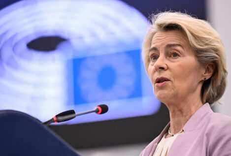 Von der Leyen asegura que la UE negocia con firmeza un marco comercial «fiable» con EEUU