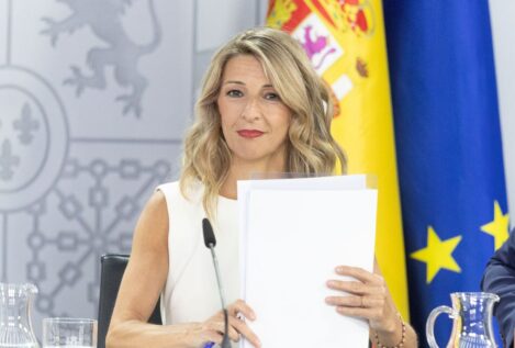 Yolanda Díaz no se fía de Podemos y lanza un guiño al PP para convalidar el decreto parental