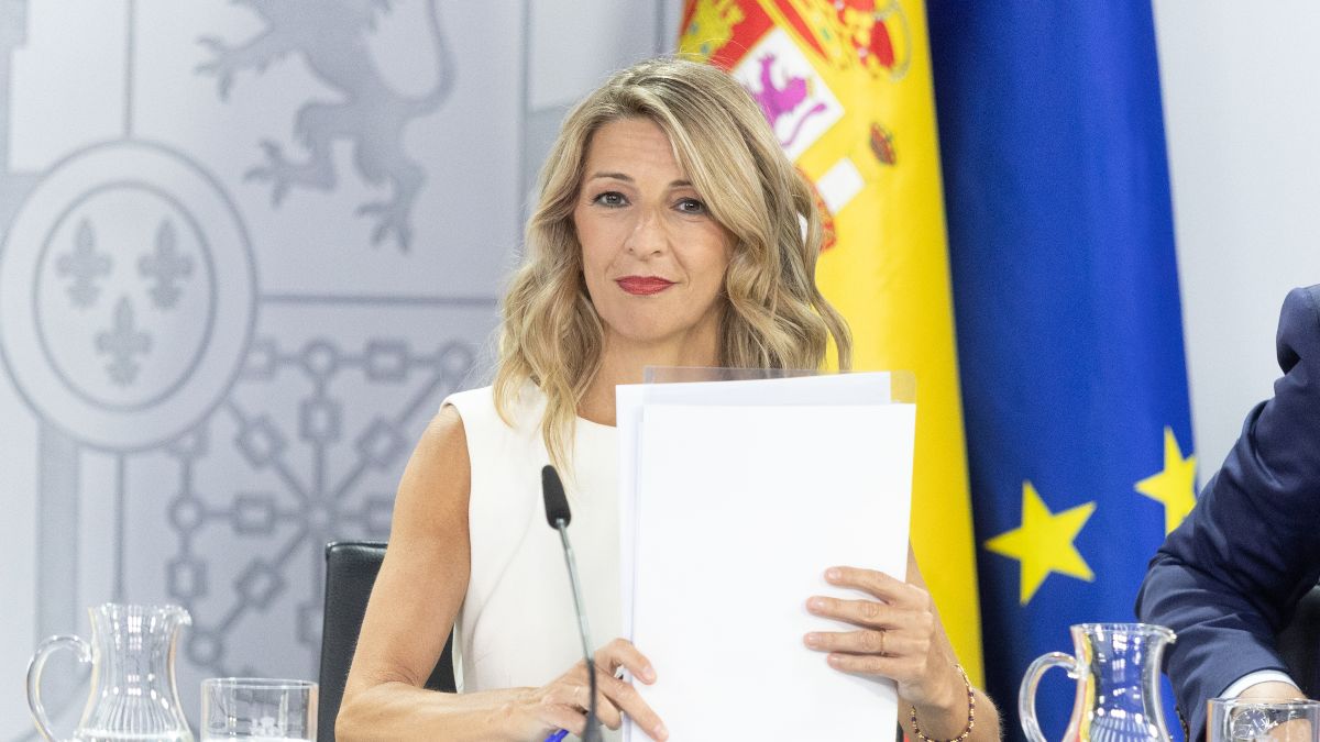 Díaz anuncia que tras el verano volverá a reunir a los expertos para revalorizar el salario mínimo