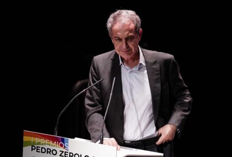 Zapatero defiende a Sánchez: «No había nacido y la derecha ya pedía su dimisión»