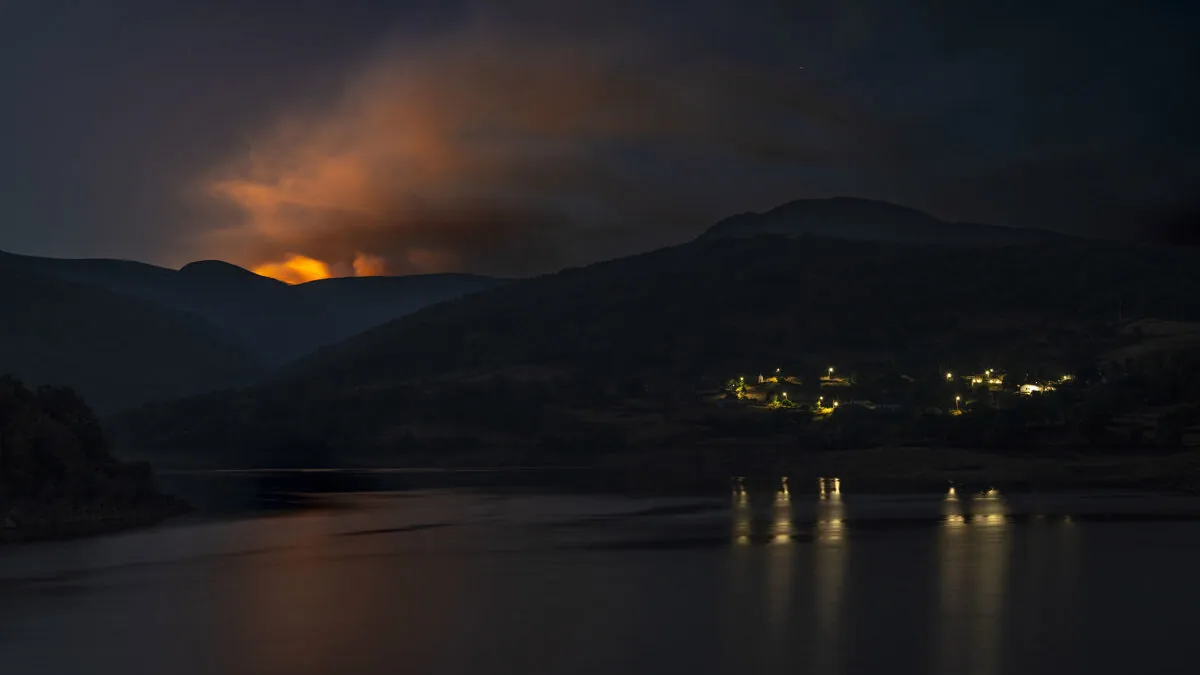 Un incendio calcina 700 hectáreas en Orense y ya es el más grande del verano en Galicia