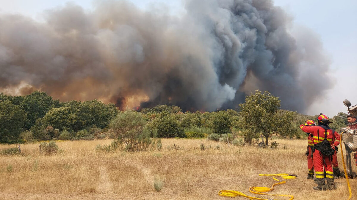 El incendio de Orense ya es el más grande de la historia gallega tras calcinar 16.000 hectáreas