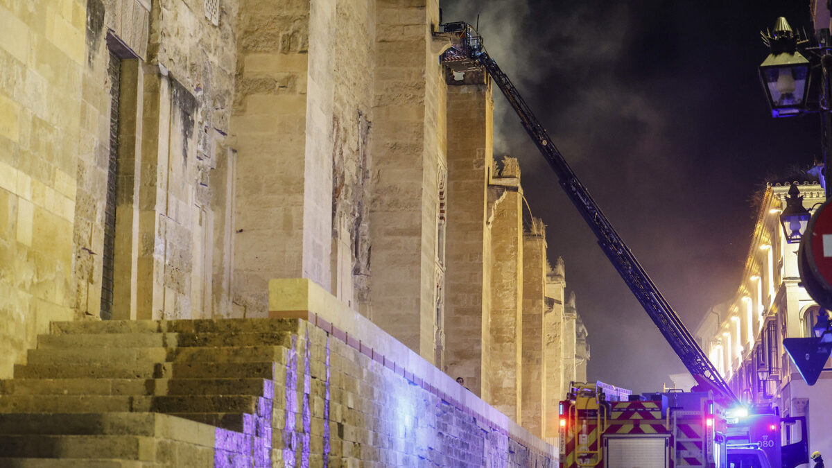 Identifican la causa probable del incendio de la Mezquita de Córdoba: una barredora mecánica