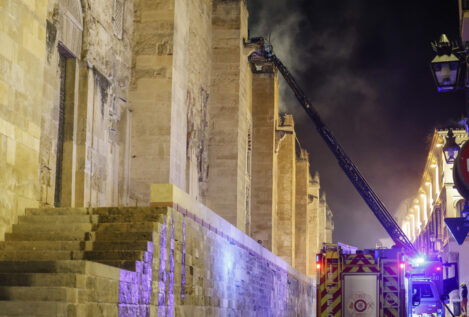 Identifican la causa probable del incendio de la Mezquita de Córdoba: una barredora mecánica