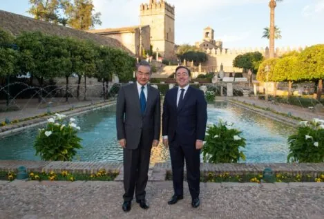 Albares cambia la elección del número dos en la embajada de Pekín en un nuevo guiño a China