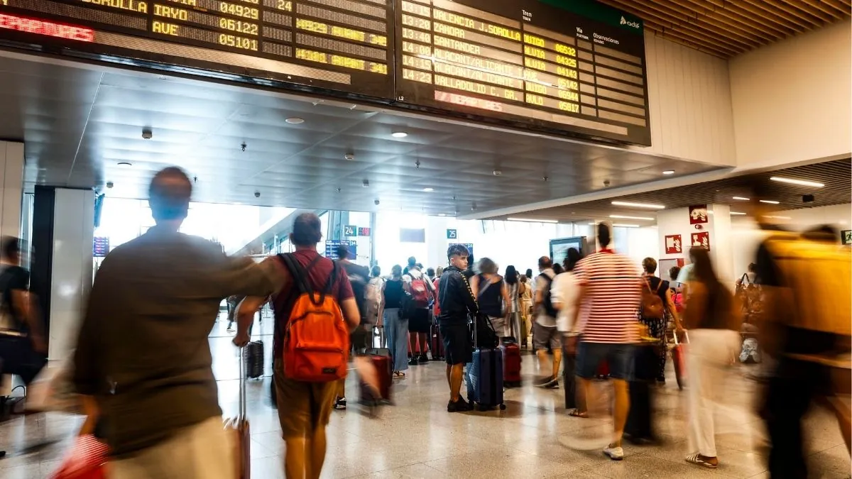 Puente dice que el AVE Madrid-Galicia podría retomarse a las 17 horas de este miércoles