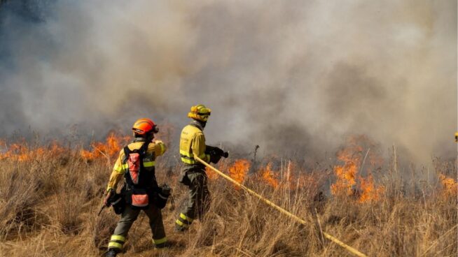 Heridos cuatro bomberos, uno de ellos en estado grave, en los incendios de Orense