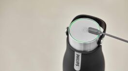 El futuro de la hidratación: botellas de agua inteligentes autolimpiables
