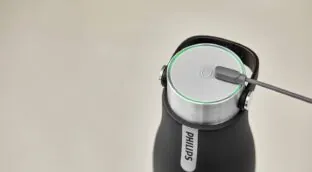 Descubre el futuro de la hidratación: botellas de agua inteligentes autolimpiables