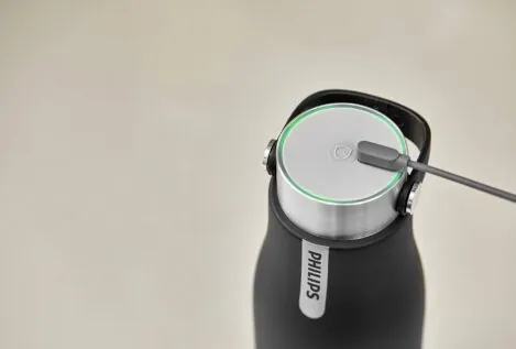 El futuro de la hidratación: botellas de agua inteligentes autolimpiables