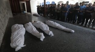 La ofensiva israelí contra la Franja de Gaza deja otros 64 muertos