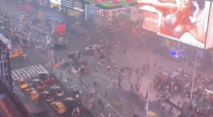 Detenido un menor tras herir a tres personas en un tiroteo en la plaza de Times Square