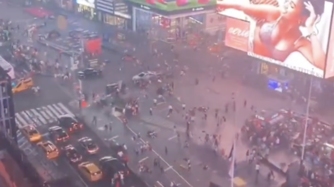 Detenido un menor tras herir a tres personas en un tiroteo en la plaza de Times Square