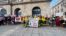 Bomberos forestales reclaman sus derechos y recuerdan a sus compañeros fallecidos