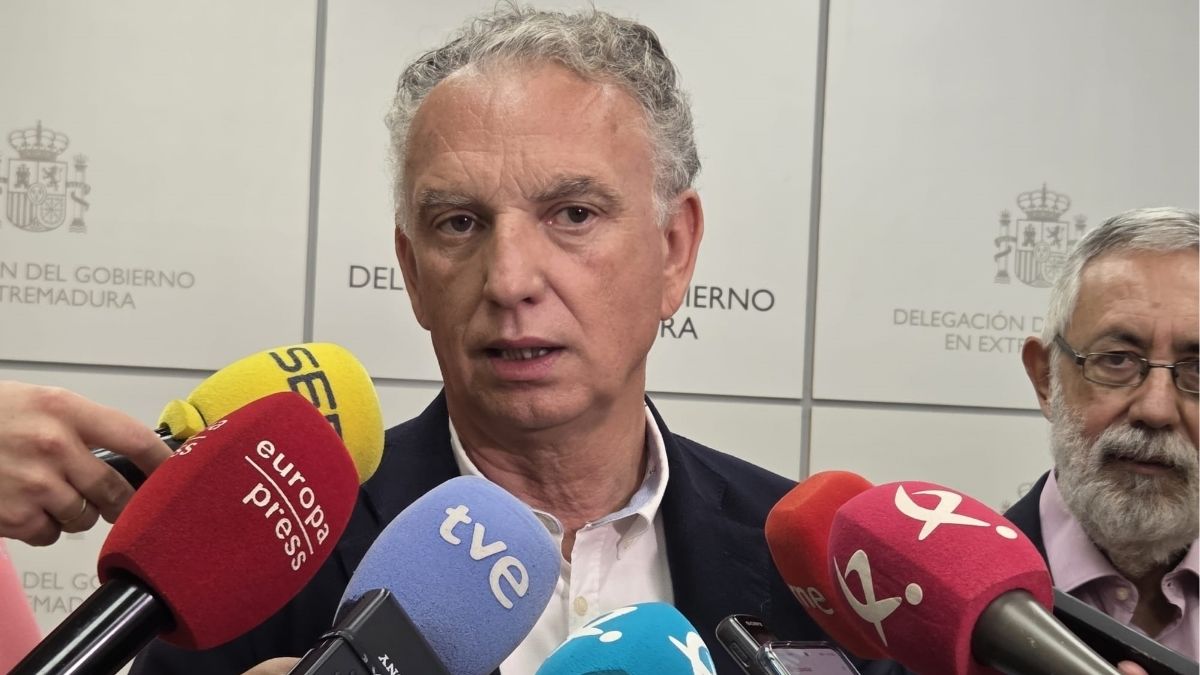 El delegado del Gobierno en Extremadura reafirma que «nunca» dijo que fuera diplomado