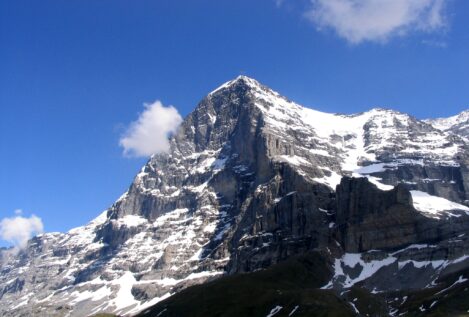 Un alpinista catalán muere y su compañera resulta herida grave en los Alpes suizos