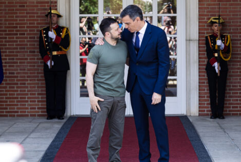 Sánchez ratifica a Zelenski su compromiso con Ucrania en el día de la independencia