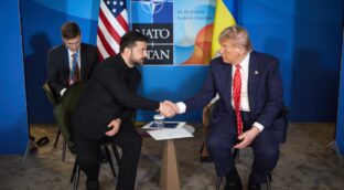 Trump invita a Ucrania a golpear a Rusia: «Es difícil ganar sin atacar a un país de invasores»