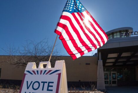 Trump contempla declarar una orden ejecutiva para endurecer los requisitos de voto